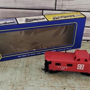 AHM HO Scale AT & SF 7240 35ft Steel Caboose Santa Fe 5489B Red